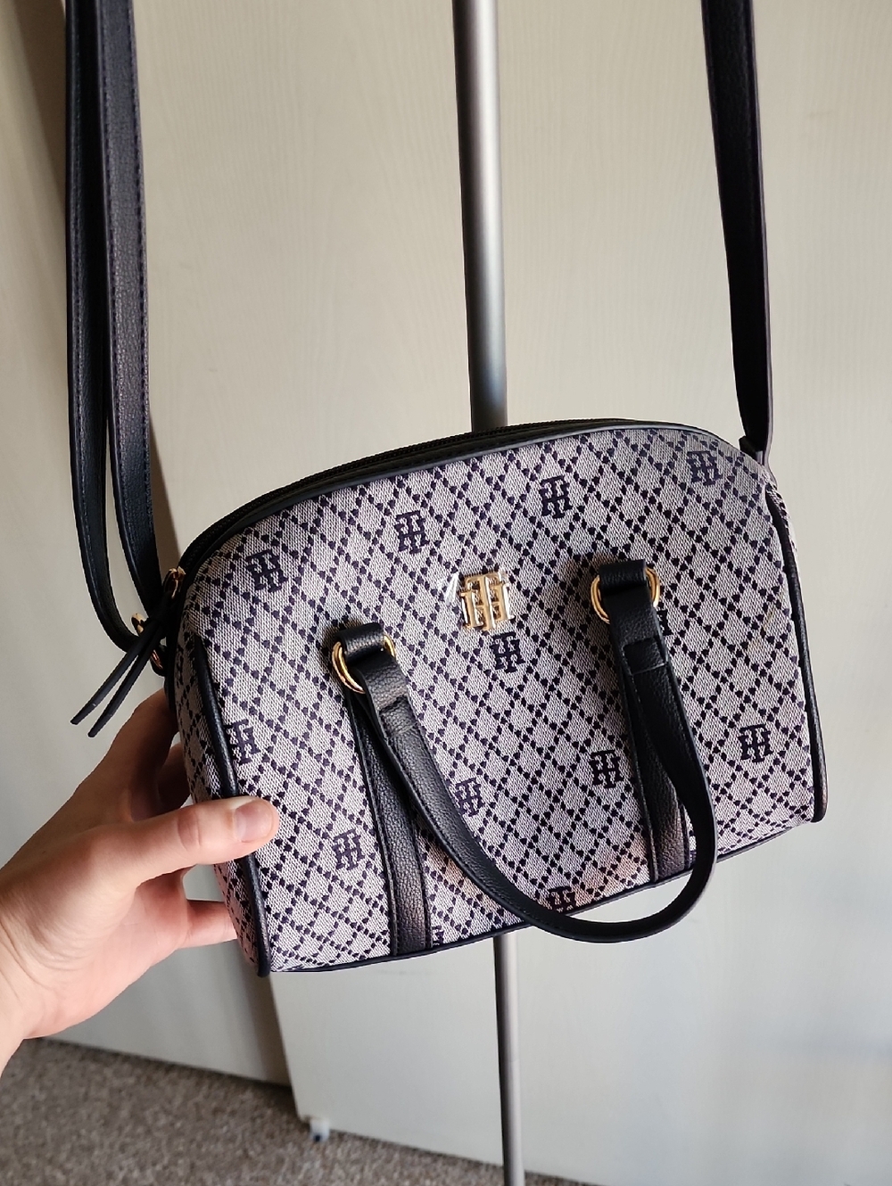 "Tommy Hilfiger" Crossbody Purse 💙